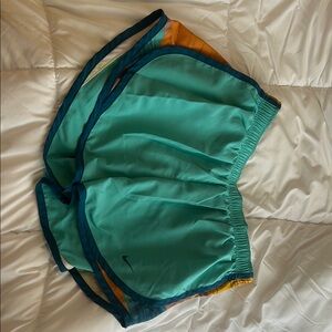 Nike Green Athletic Shorts Lightweight Elastic Waist